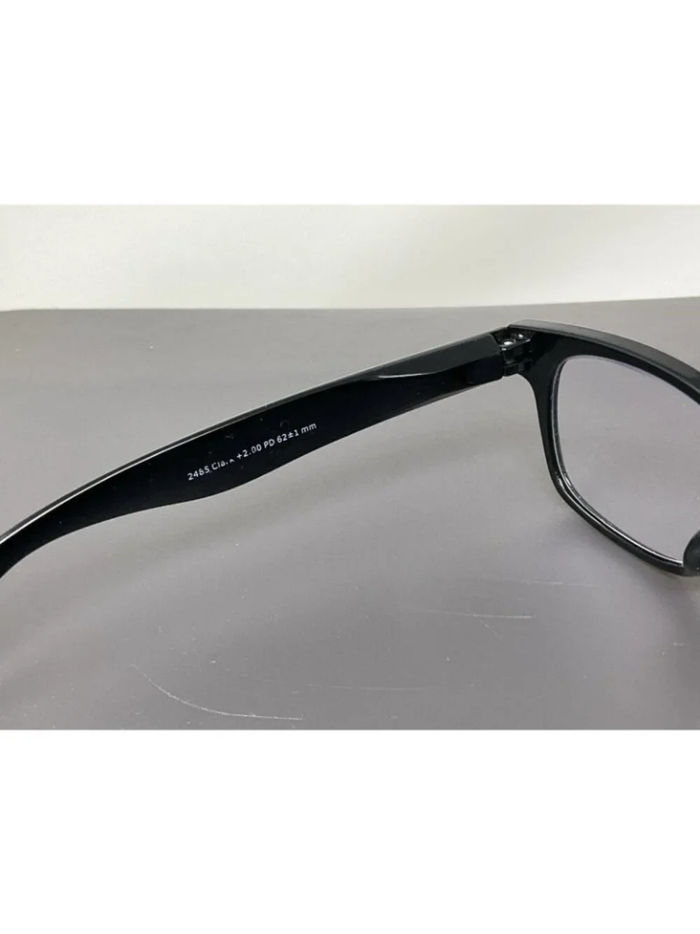 Peepers frame very